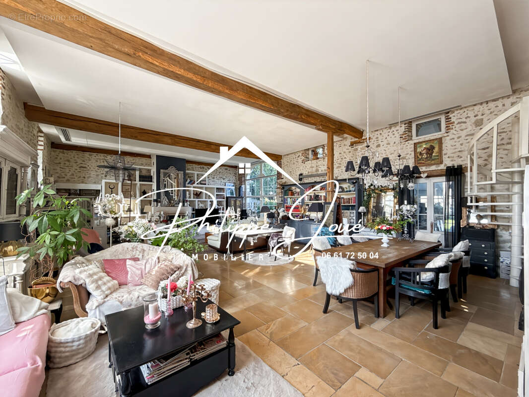 Maison à EGREVILLE