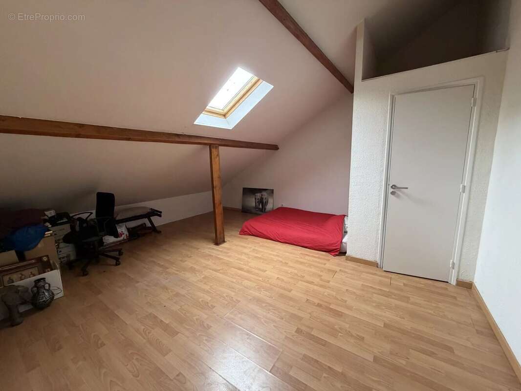 Maison à LE MESNIL-SAINT-DENIS