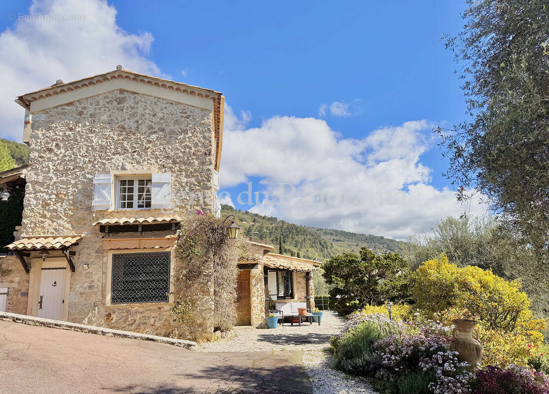 Un authentique mas du xviiième siecle avec sa vue mer - photo 3