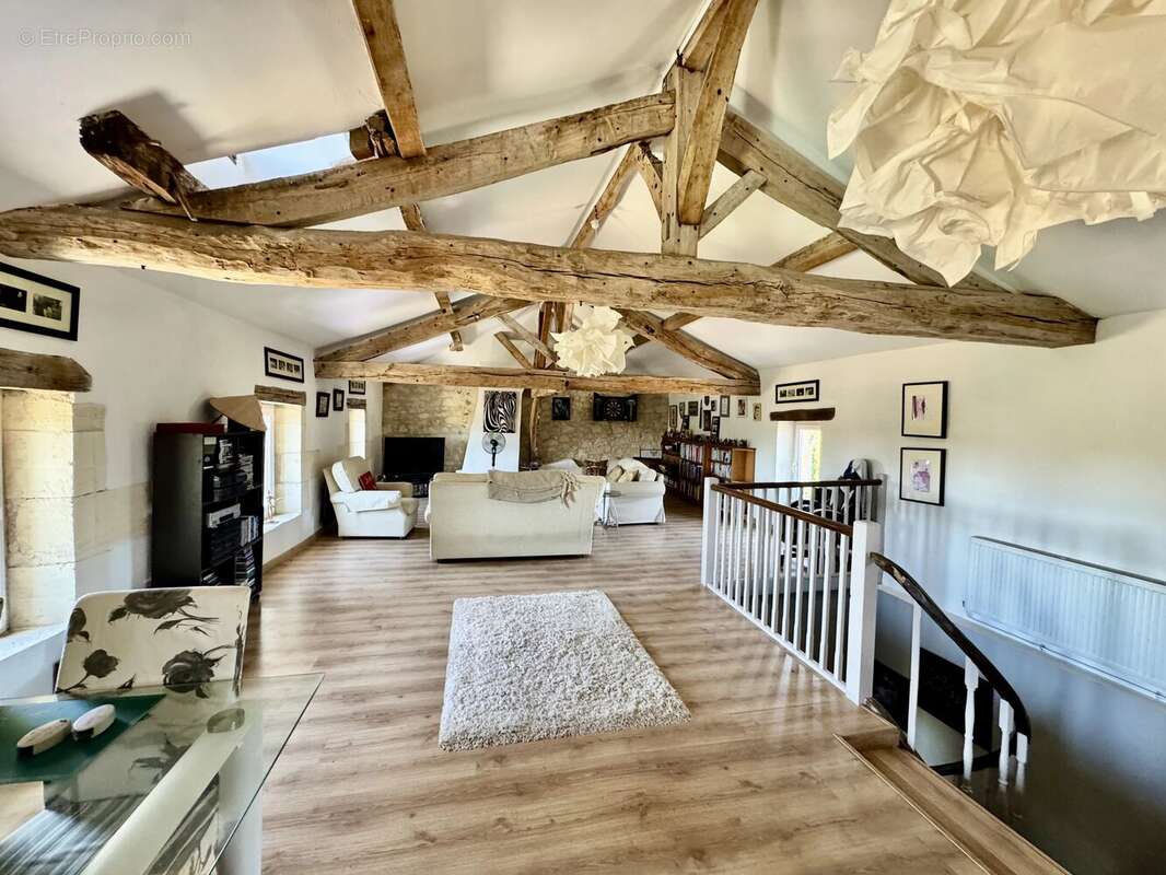 Élégante Maison de Maître avec Piscine Chauffée et Parc Arboré - photo 3