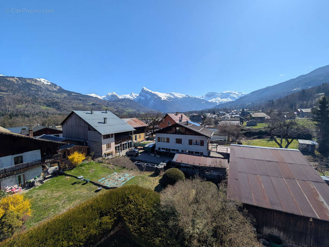Appartement à MORILLON