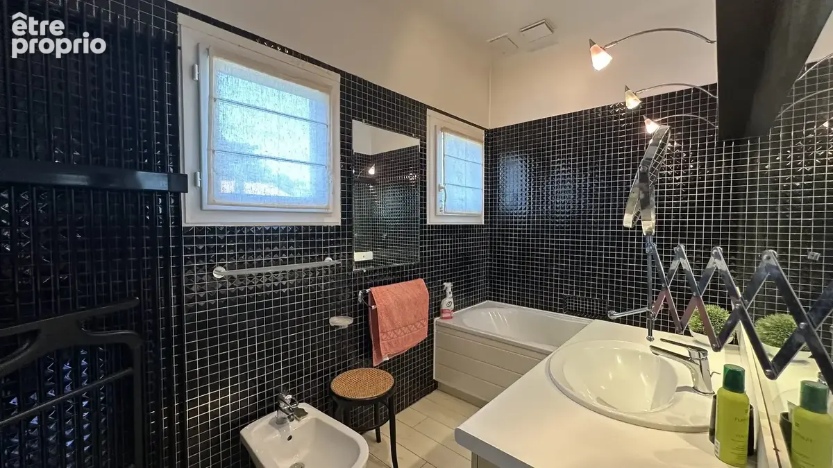Hossegor  centre-ville / les halles  emplacement rare  villa  200 m² sur terrain 1 140 m²  fort potentiel - photo 17