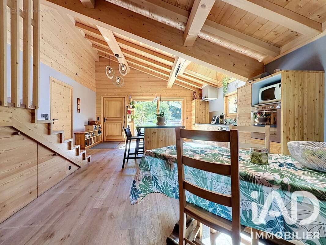 188 m² à Araches-La-Frasse  - photo 8