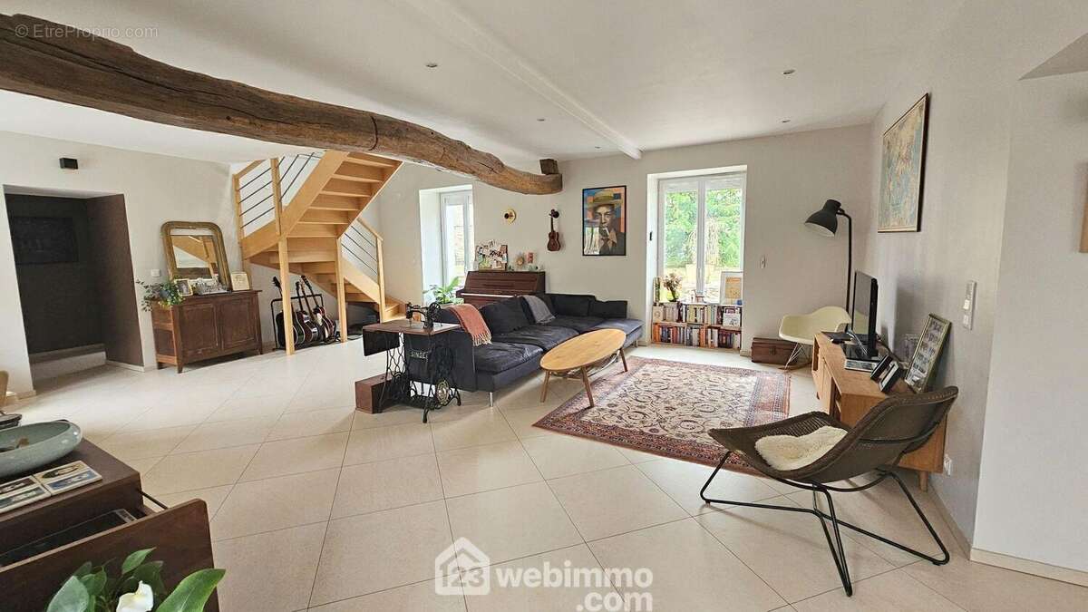 Bienvenue dans cette jolie maison.