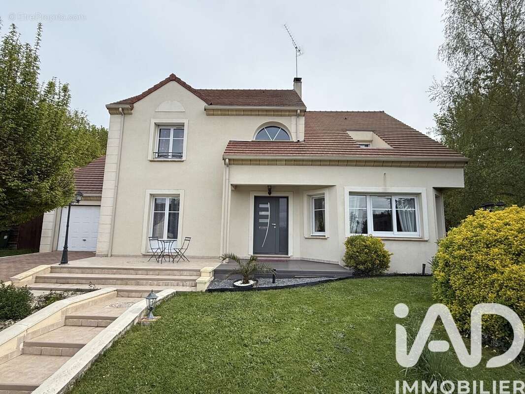 Photo 1 - Maison à CRECY-LA-CHAPELLE