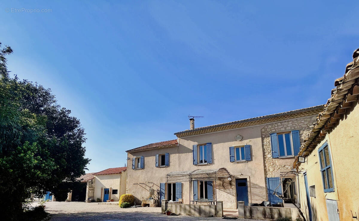 Maison à L'ISLE-SUR-LA-SORGUE