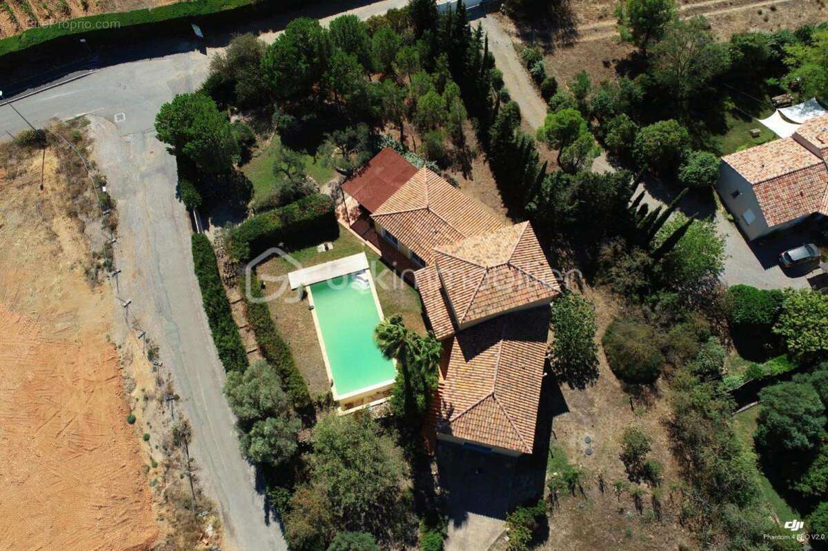 Quartier recherché  - Élégante villa familiale 9 pièces avec grand terrain et piscine à débordement - photo 20