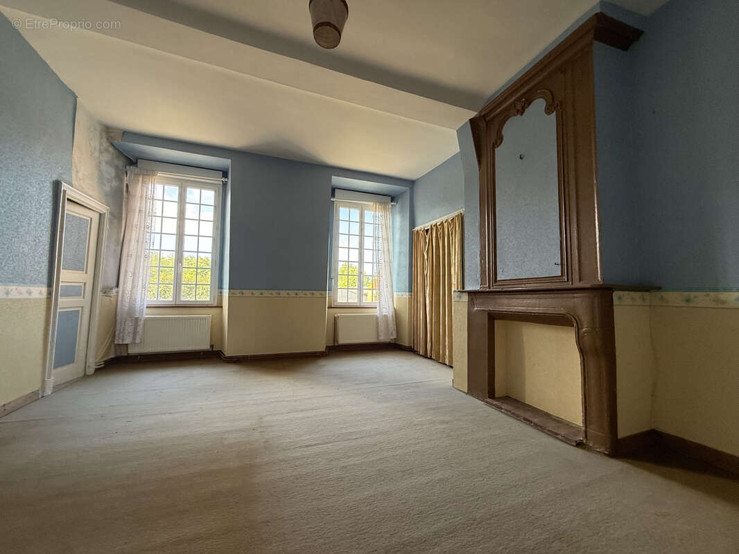 Maison à MONTREUIL-SUR-LOZON