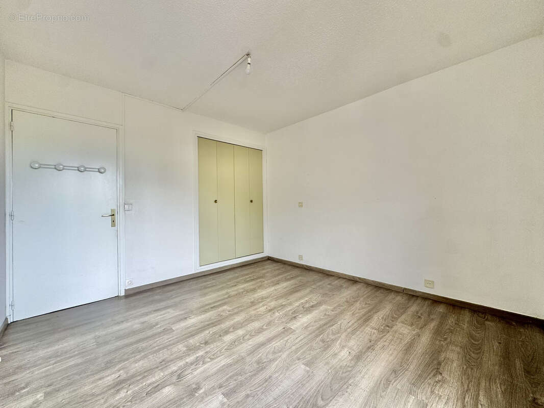 Nyons - appt t3 / terrasse / ascenseur / garage / cave - photo 18