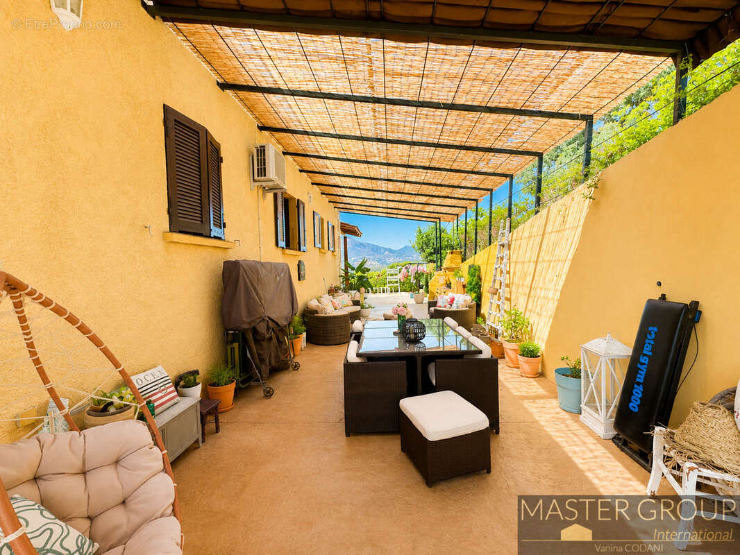 AJACCIO   Superbe villa de près de 200 m2 avec piscine, 6 chambres, deux appartements indépendants, garage et - photo 30