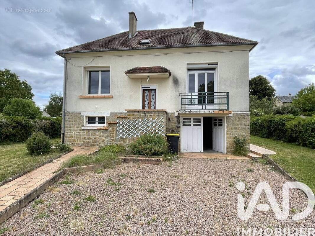 Photo 1 - Maison à POUGUES-LES-EAUX