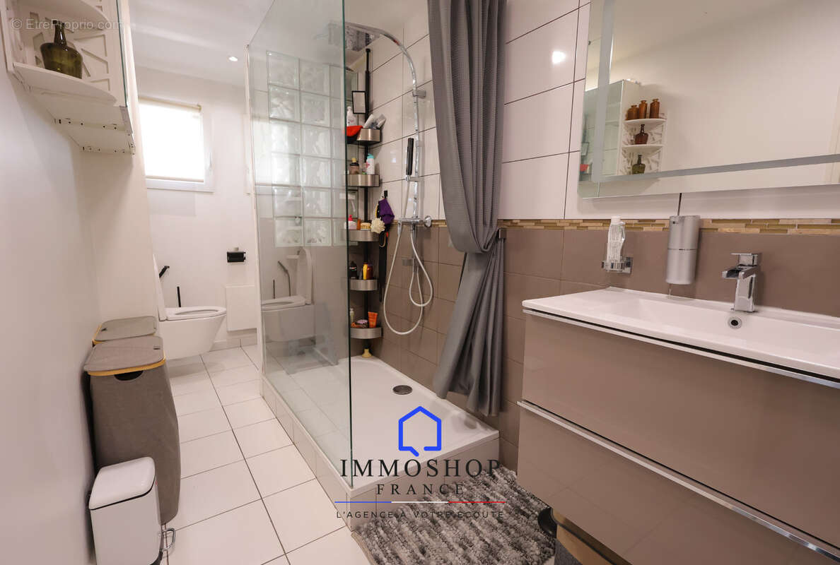 Appartement à MARSEILLE-5E