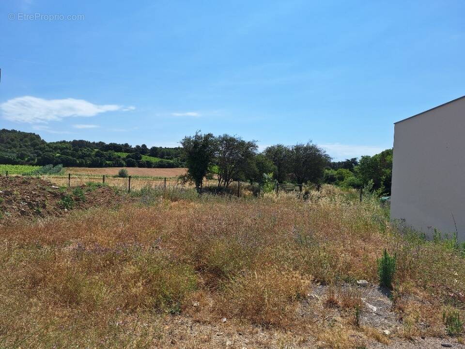 Terrain à AIGUES-VIVES