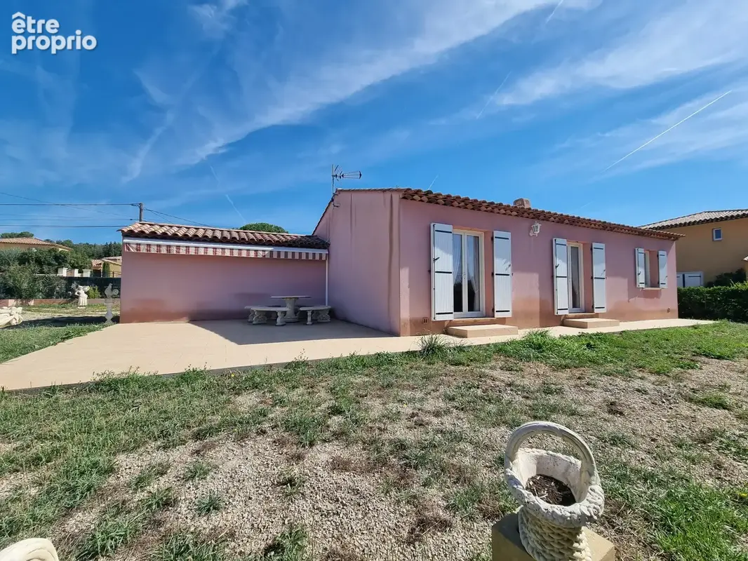 A Régusse, Villa de 2011de plain-pied sur 790m2 de terrain. - photo 2