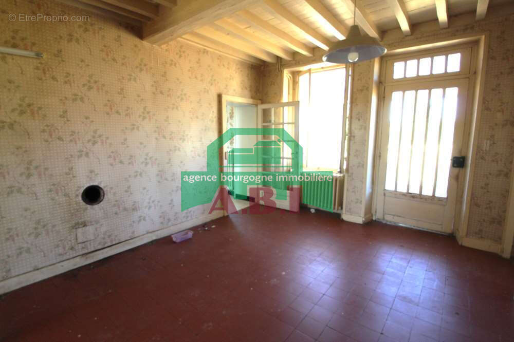 58, secteur Moraches - Ancien corps de ferme indépendant sur 3200m2 de terrain. - photo 7