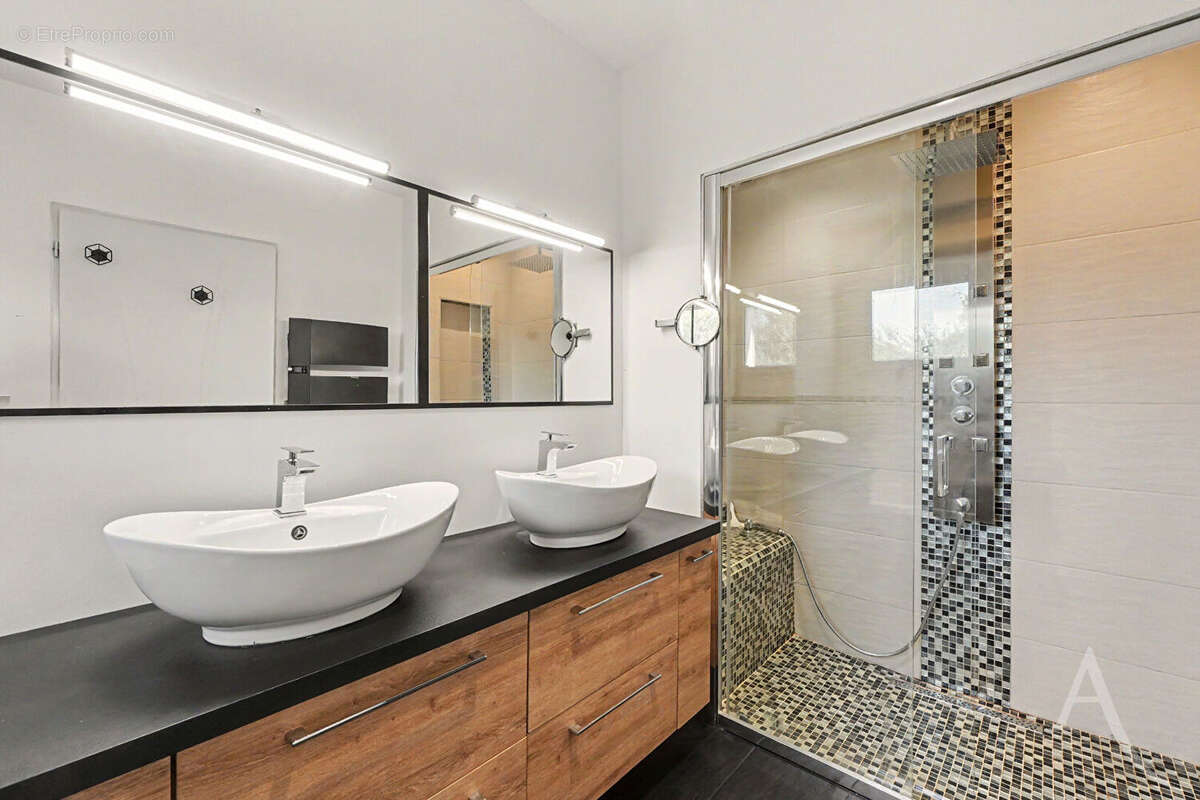Villa contemporaine Plain pied- 172m² - Piscine - Terrain 1230 m² - photo 10