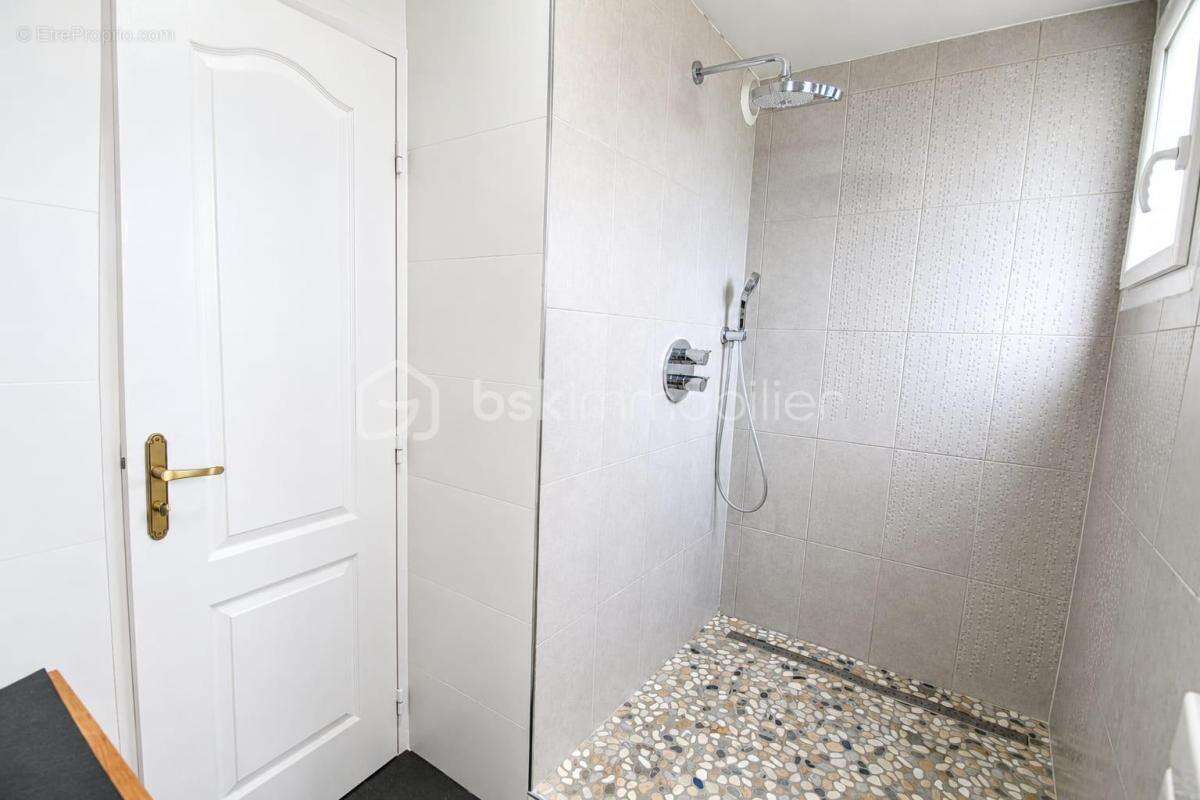 Appartement à LE COUDRAY-MONTCEAUX
