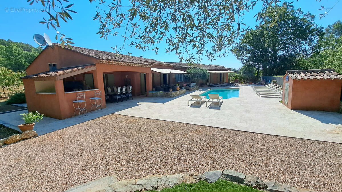 Très belle villa, 240m2 de plain pied au calme. - photo 16