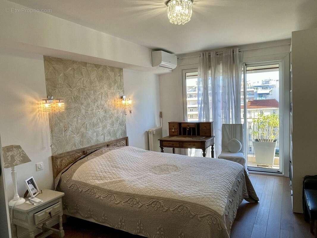 Chambre principale 16m2 - Appartement à ANTIBES