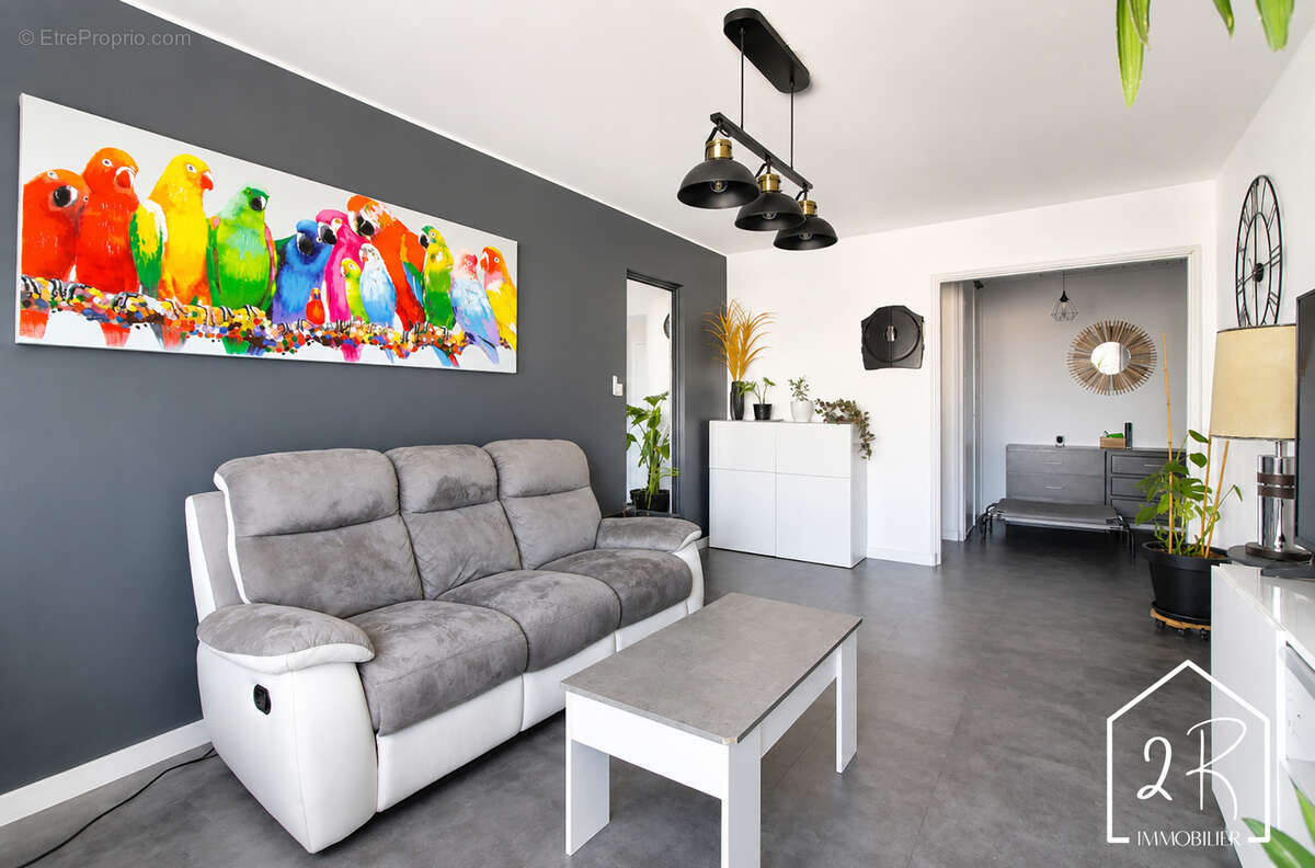 T6 - 100 m2  habitables - Balcon - Cave - photo 2