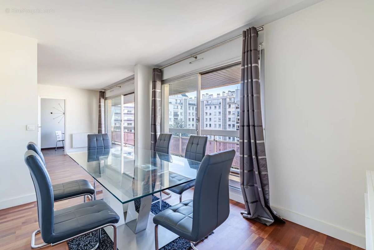 Appartement à PARIS-17E