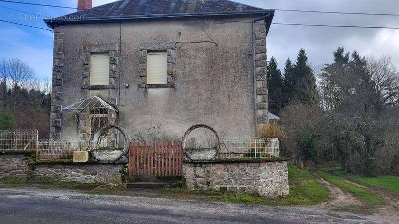 Maison à SAINT-LEGER-LA-MONTAGNE