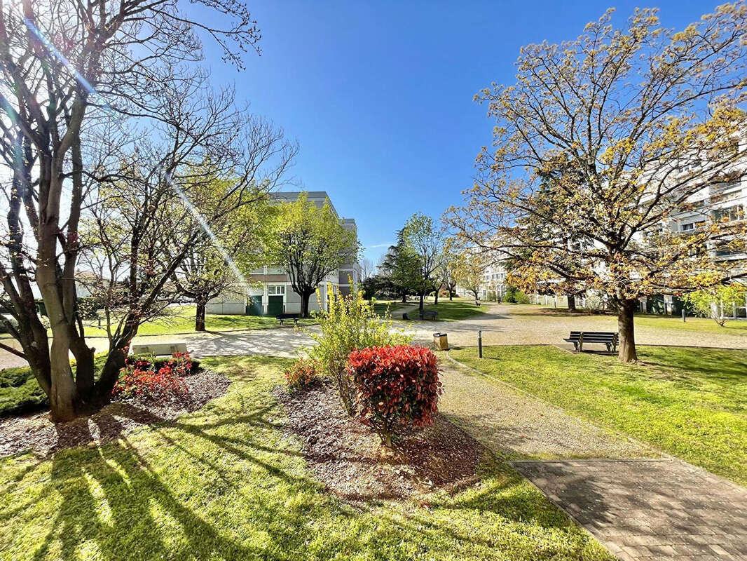 Appartement à DECINES-CHARPIEU