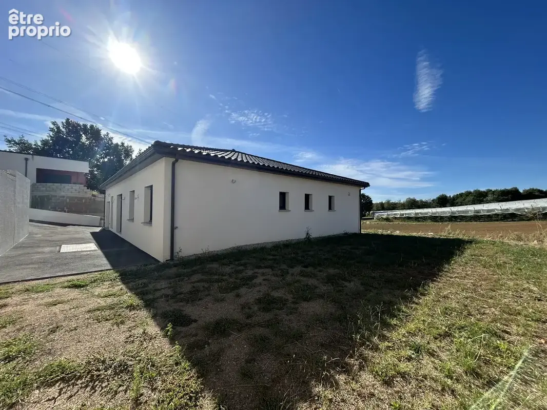 Maison neuve de plain à vendre avec garage et terrain attenant - photo 2