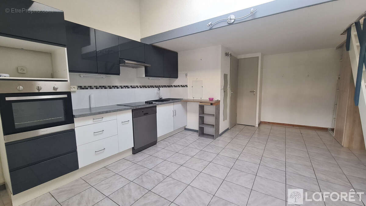 Maison à VIC-LA-GARDIOLE