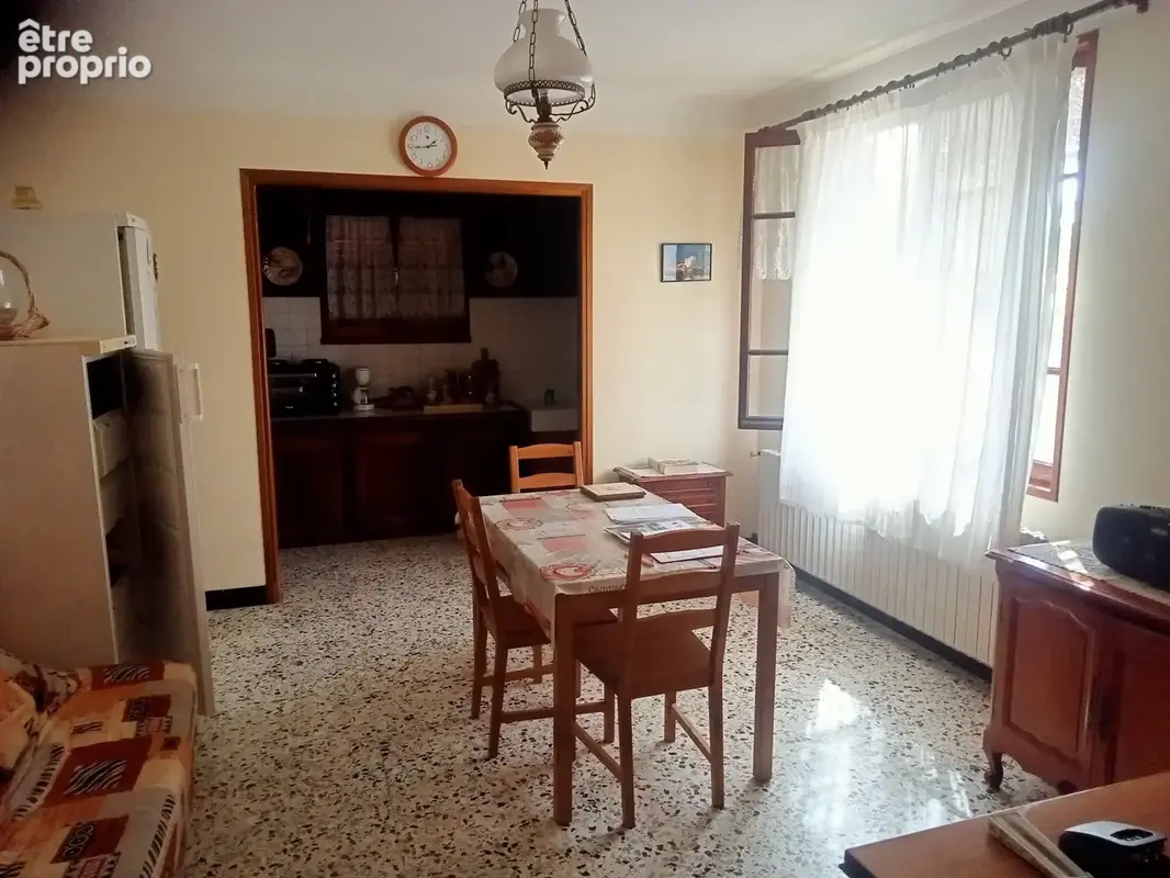 Villa avec 2 logements plus nombreuses dépendances et garages - photo 18