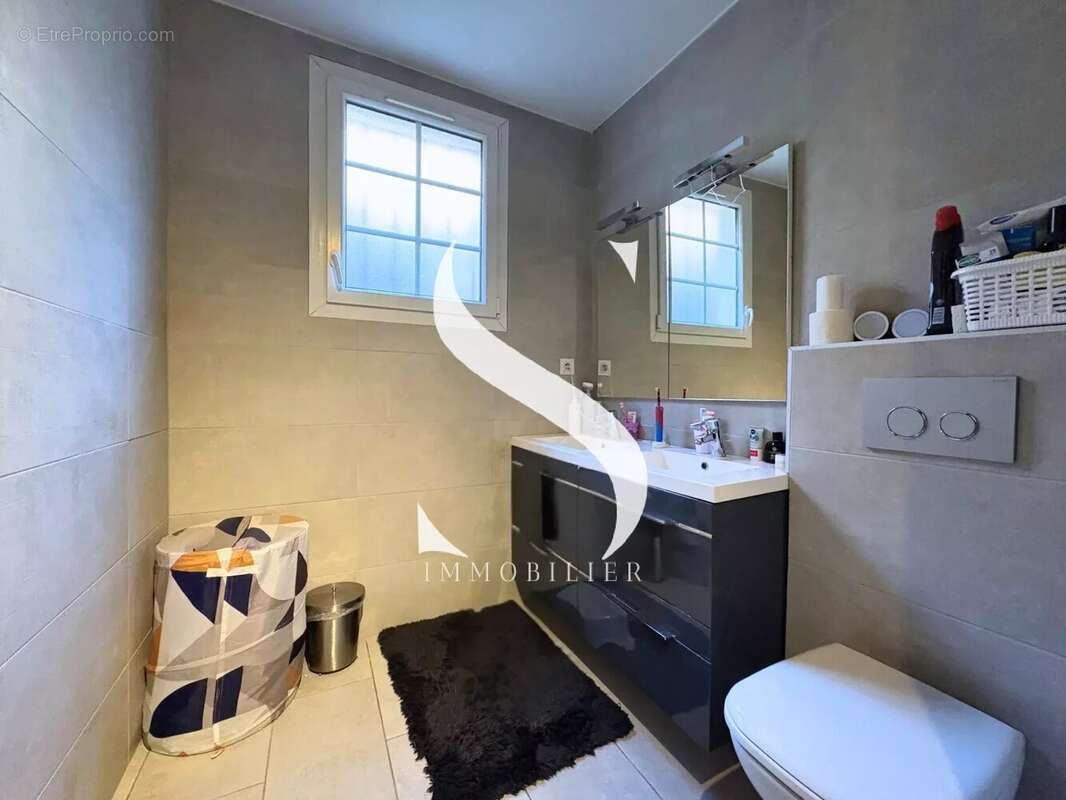 Appartement à VALLAURIS