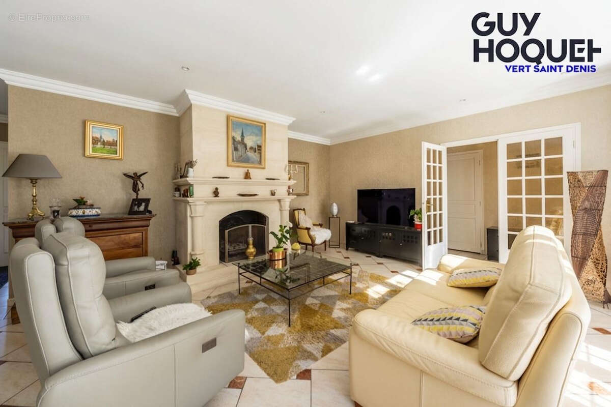 Maison à VERT-SAINT-DENIS