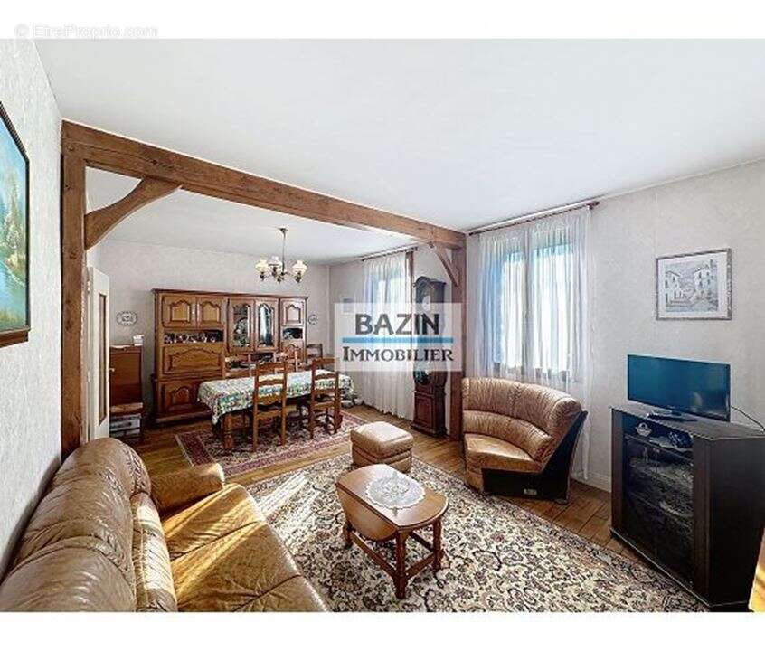 Maison à SAINTE-GENEVIEVE-DES-BOIS