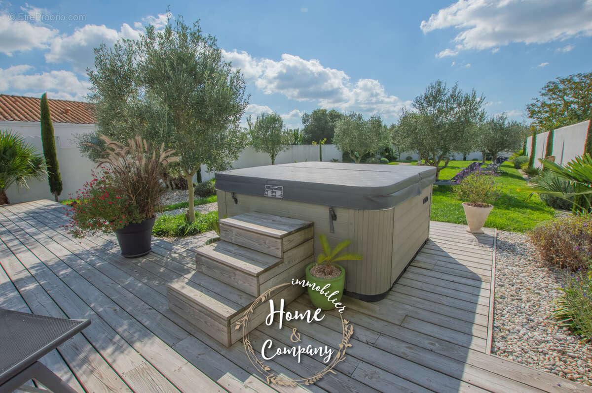 Maison à MORNAC-SUR-SEUDRE