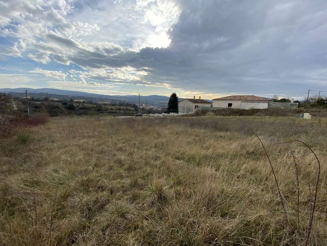 Terrain à VILLENEUVE-DE-BERG