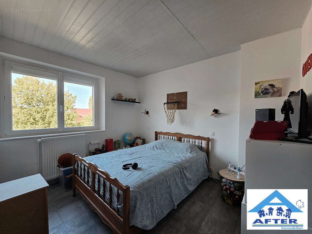 Maison à AZERAILLES