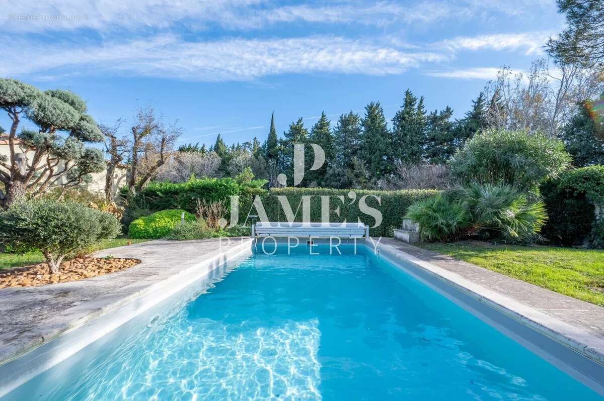 Maison 210 m² à Fontvieille  - photo 2