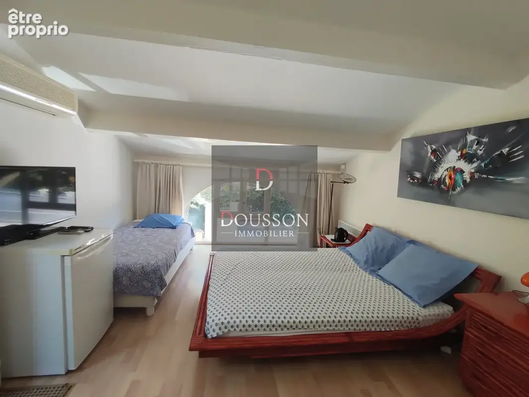 Villa avec dépendances et terrain constructible à Saint-Siffret - photo 6