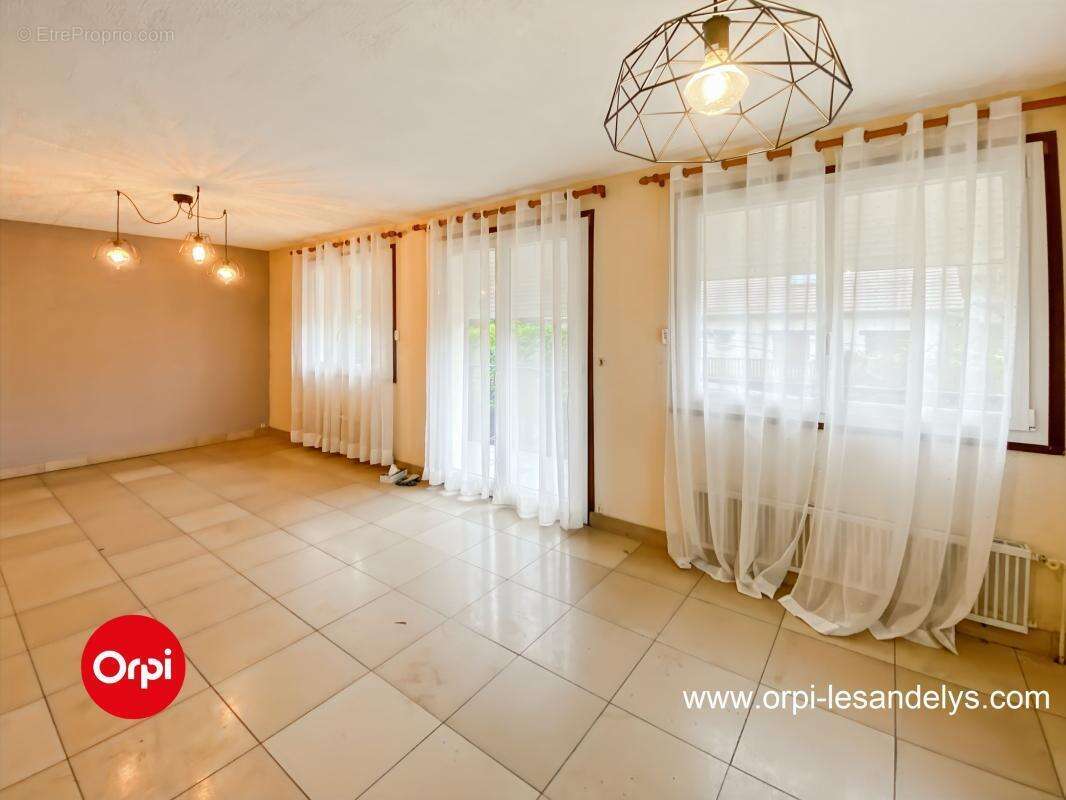 Maison à COURCELLES-SUR-SEINE