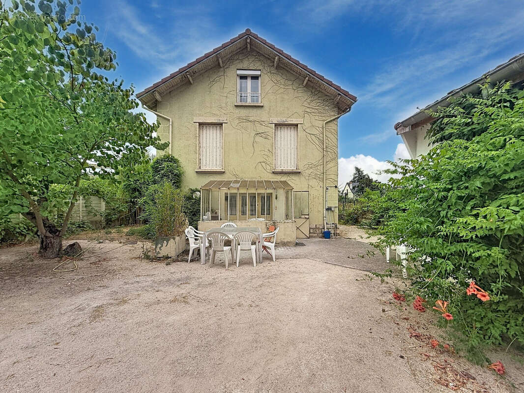 Appartement 756 m² à Lux  - photo 3