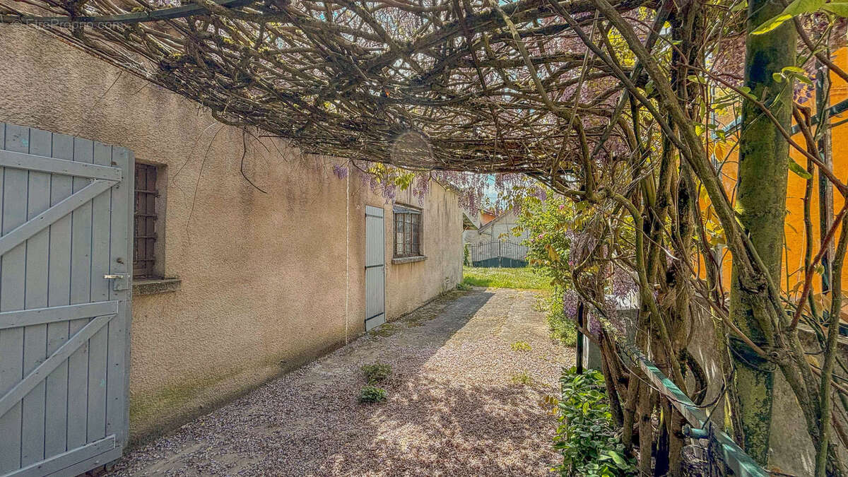 Maison à MONTAIGU-DE-QUERCY