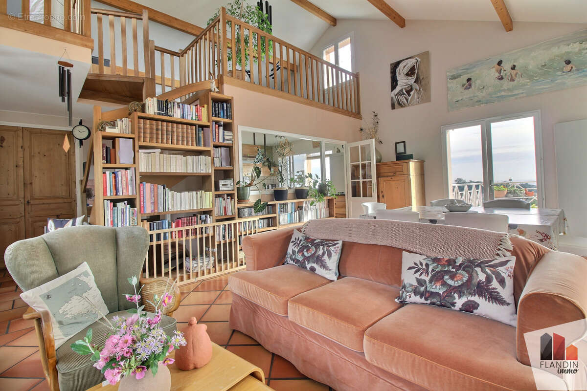 Belle villa traditionnelle de 217m2 habitables sur une parcelle de 1600m2 - photo 6
