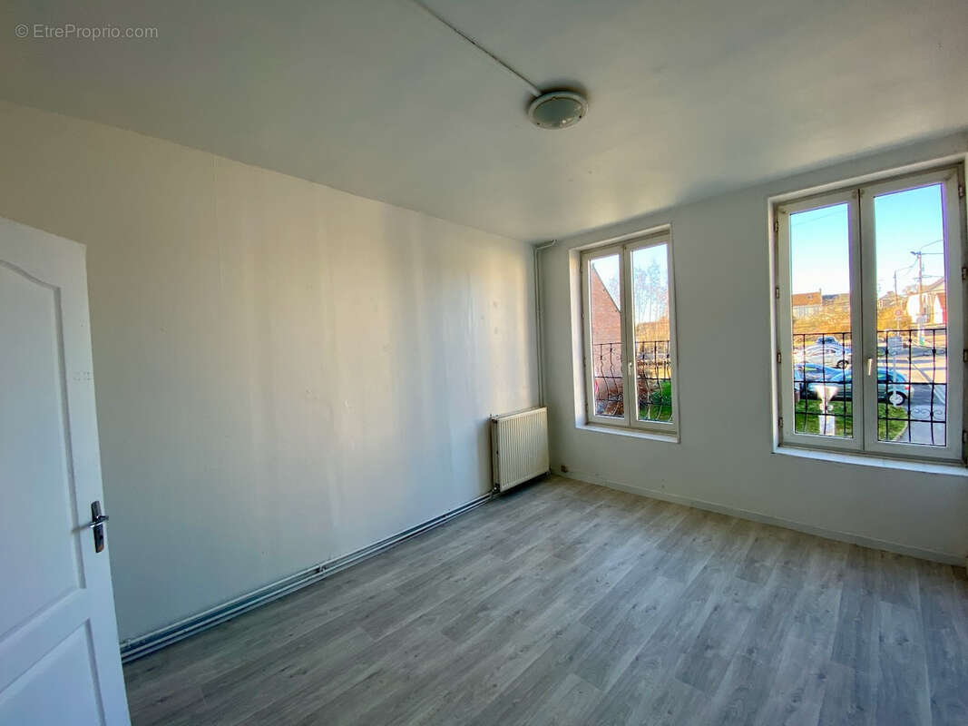 Maison à NEUF-MESNIL