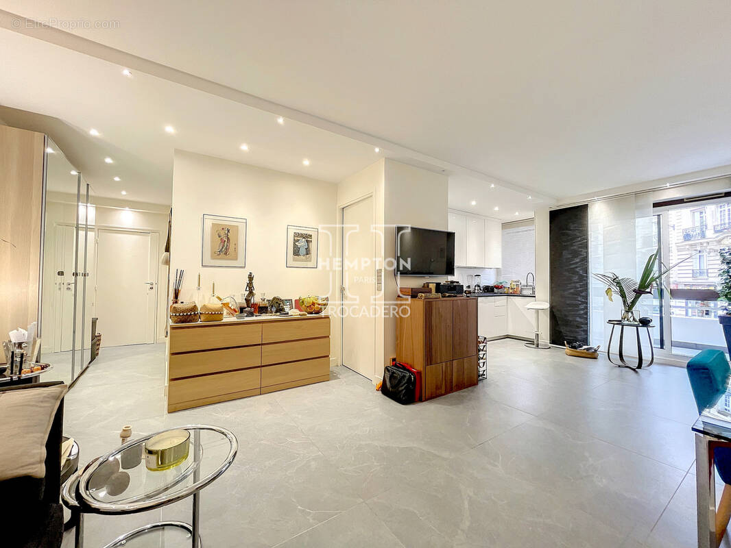 Appartement à PARIS-16E