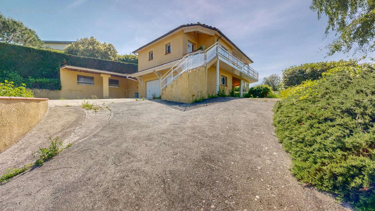 Maison à LACROIX-FALGARDE