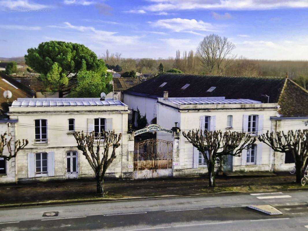 Maison à SAINT-JEAN-D'ANGELY