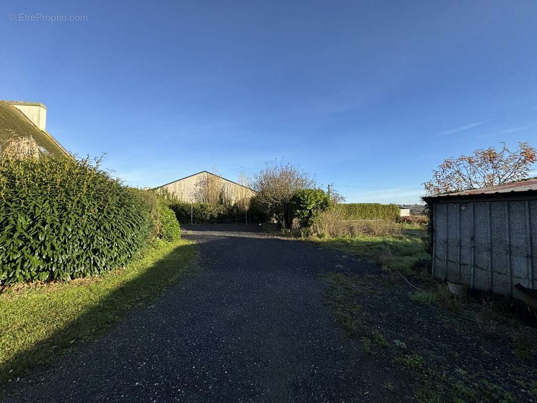 Maison à SAINT-FREGANT