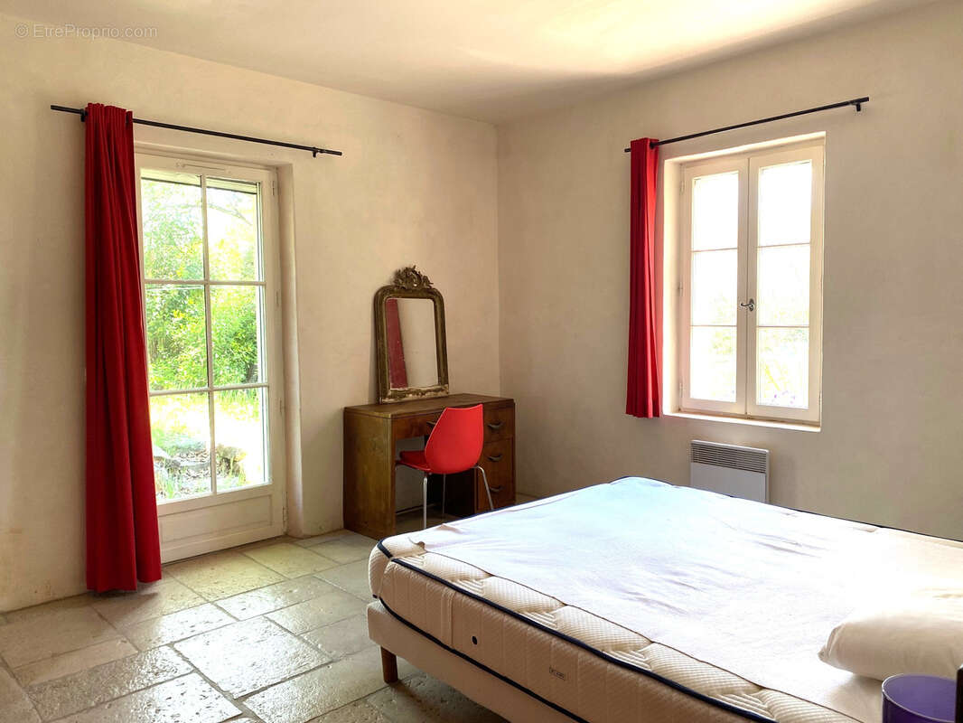 Maison à COTIGNAC