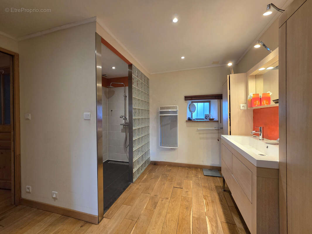 Maison à SAINT-GERVAIS-D'AUVERGNE