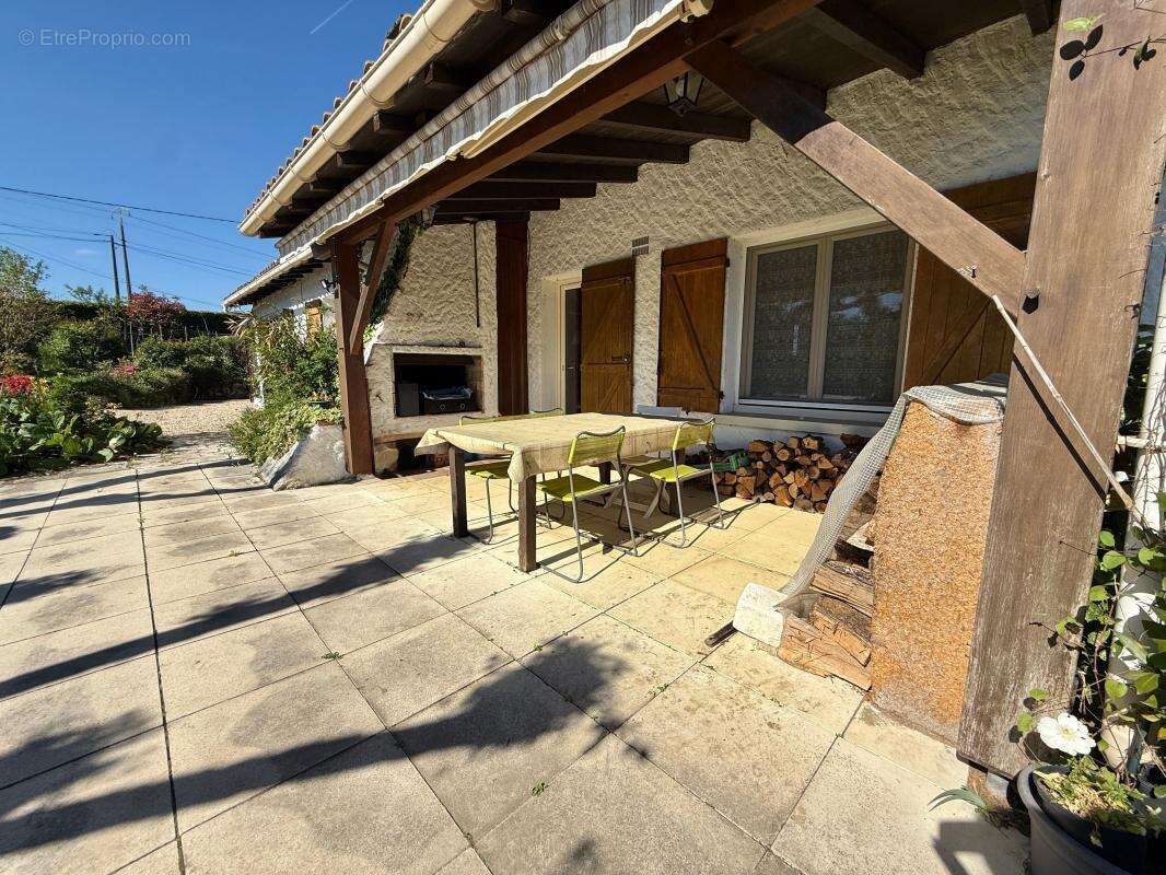 Maison à DONZAC